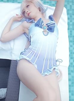 泳池漫展捞上一条观赏鱼!