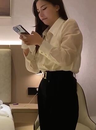 酒店约沙发上年轻小伙子体力就是好